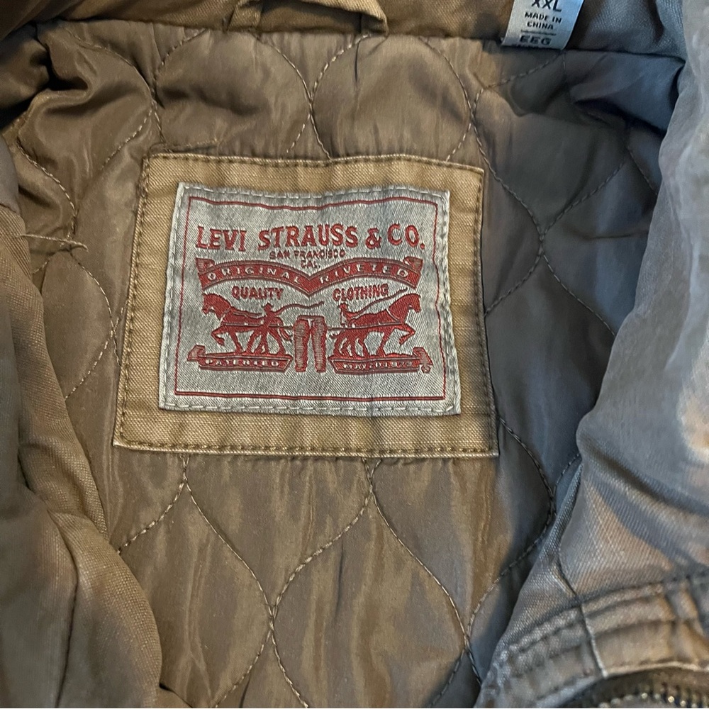 Levi's Green Military Field Jacket with Structured Collar and Sturdy Material - Picture 4 of 11